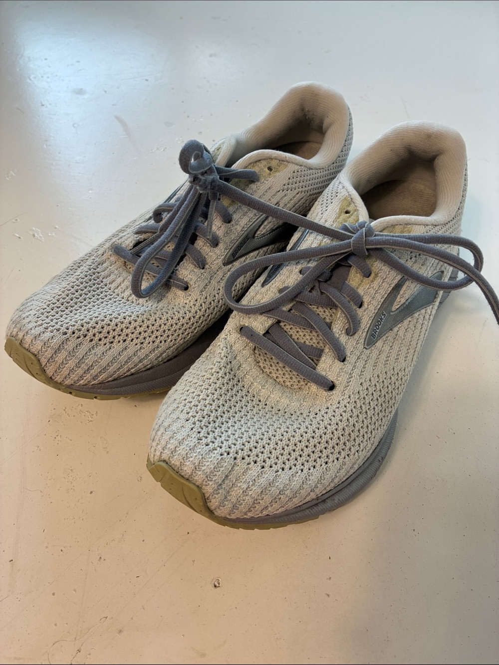 Brooke Sz 8 Revel 3 Silver and Gray Tie Up Tennis Running Shoes